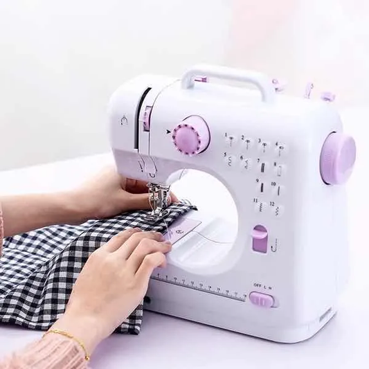 Mini máquina de coser portátil Genérica portable color blanco/violeta