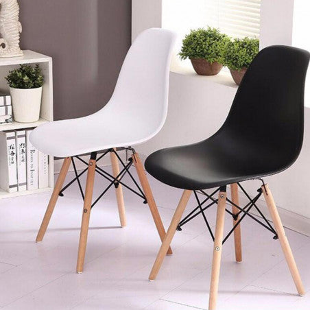 Silla Charles Eames blanca con patas de madera 82x47 cm